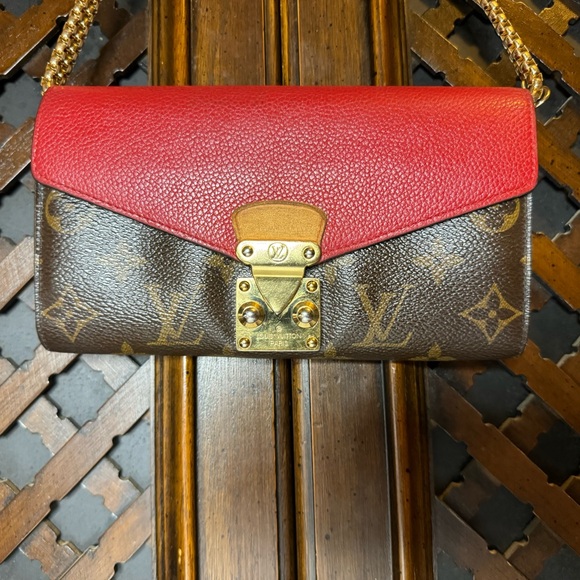 LOUIS VUITTON Monogram Pallas Wallet in Cerise Cherry. Monogram on toile canvas. - Picture 9 of 11